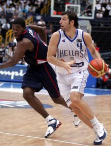 ÐÁÐÁËÏÕÊÁÓ / ÅËËÁÄÁ - ÇÐÁ (ÌÏÕÍÔÏÌÐÁÓÊÅÔ 2006)PAPALOUKAS / GREECE - USA (MUNDOBASKET 2006)